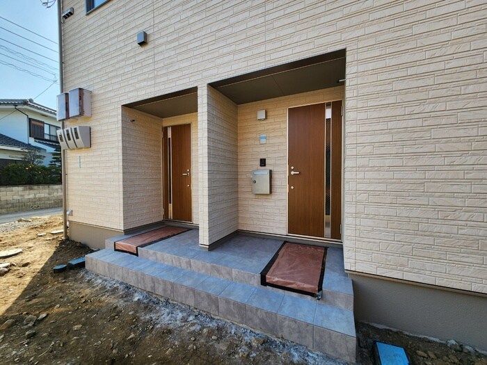 物件外観写真3　(エントランス部分)
