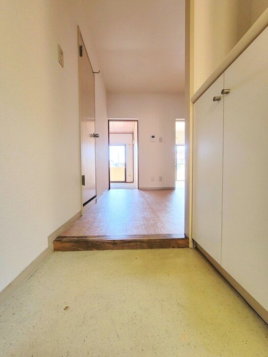 物件内観写真16　(玄関)