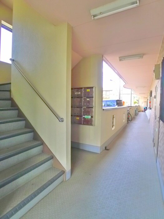 物件外観写真4　(エントランス部分)