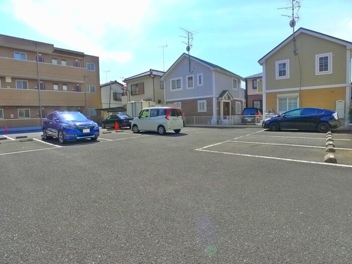 物件外観写真6　(駐車場)