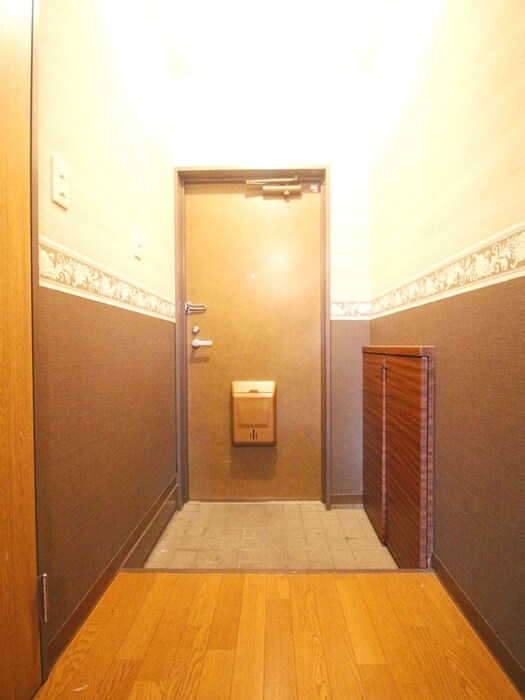 物件内観写真16　(玄関)