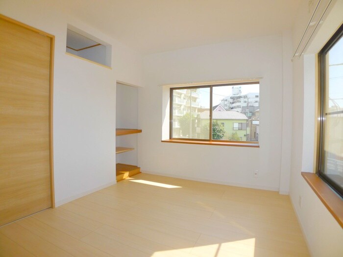 物件内観写真8　(室内からの展望)