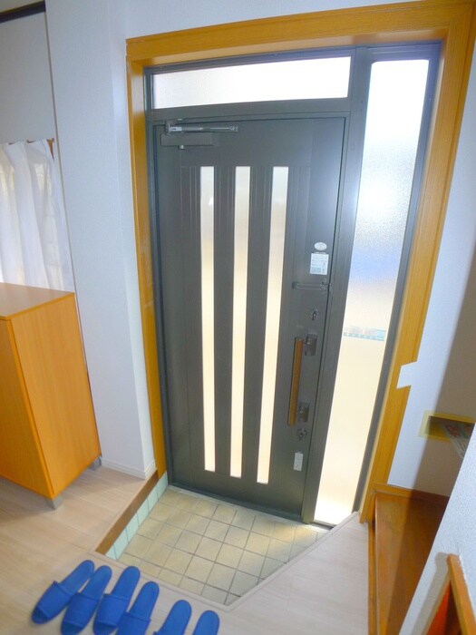 物件内観写真16　(玄関)