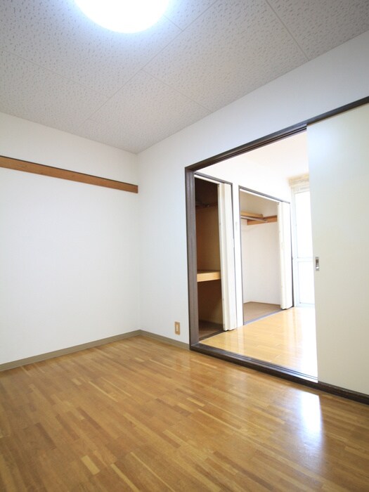 物件内観写真9　(居室)