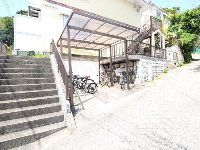 物件外観写真4　(駐輪場)