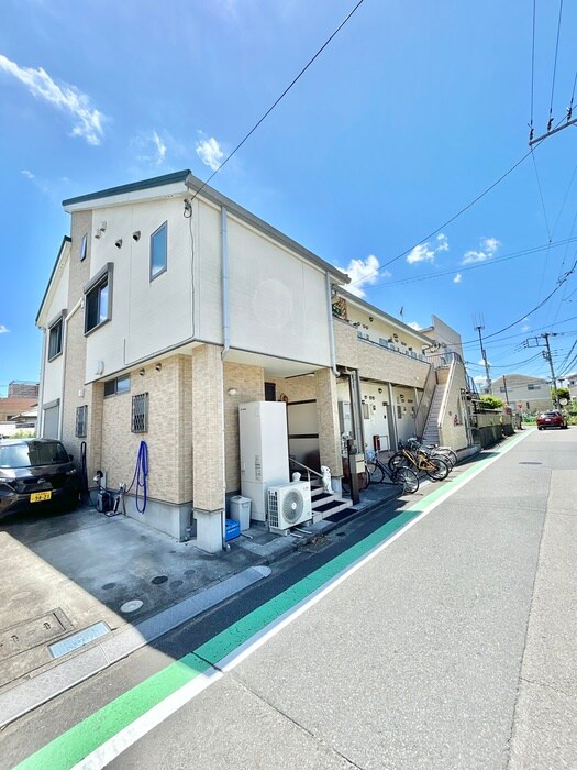 物件外観写真2　(エントランス部分)