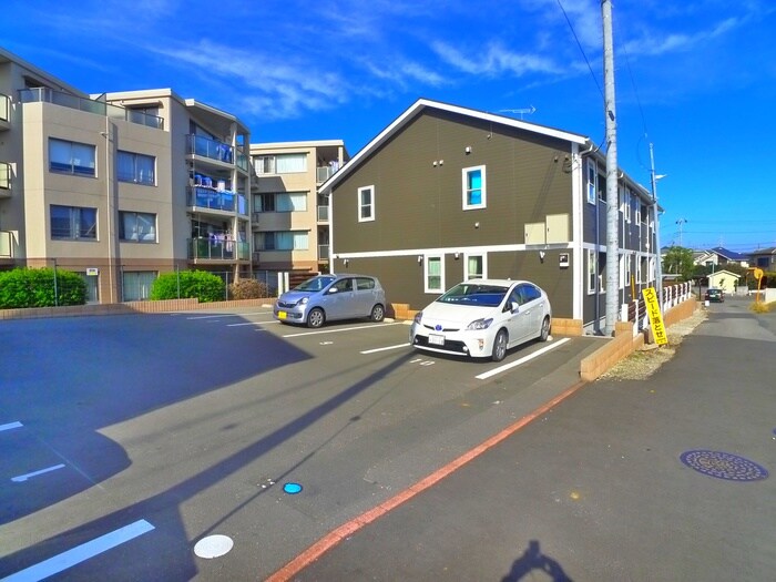 物件外観写真3　(駐車場)