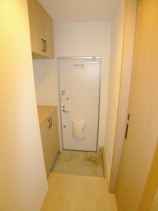 物件内観写真16　(玄関)