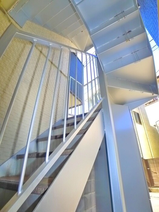 物件外観写真6　(エントランス部分)