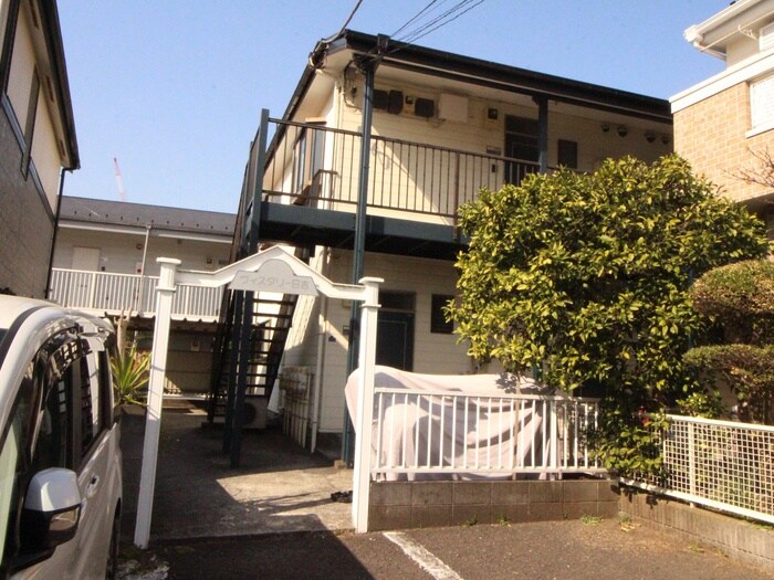 物件外観写真2　(エントランス部分)