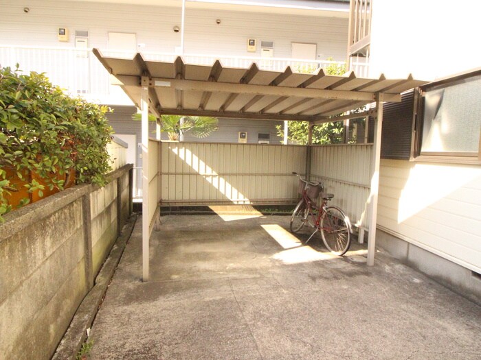 物件外観写真4　(駐輪場)