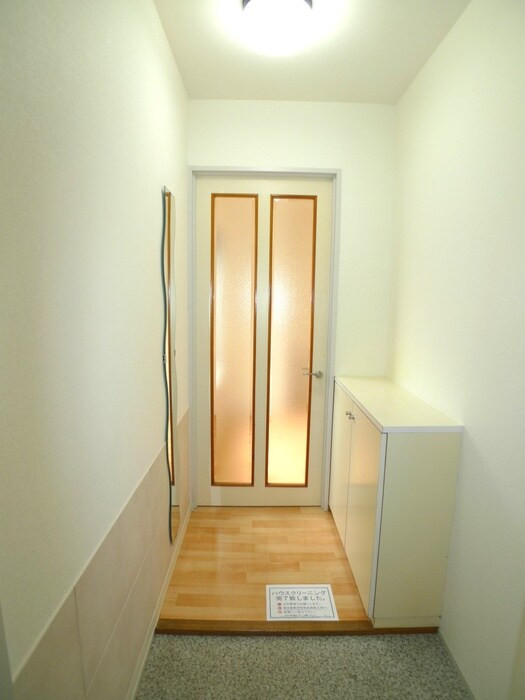 物件内観写真6　(玄関)