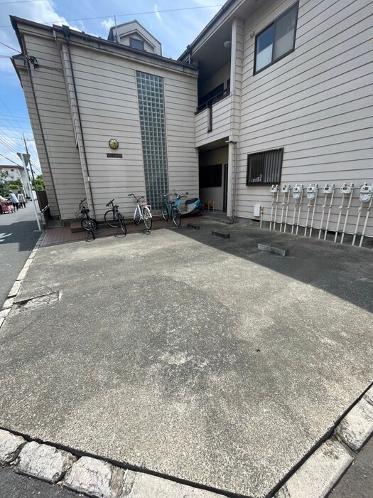 物件外観写真5　(駐車場)