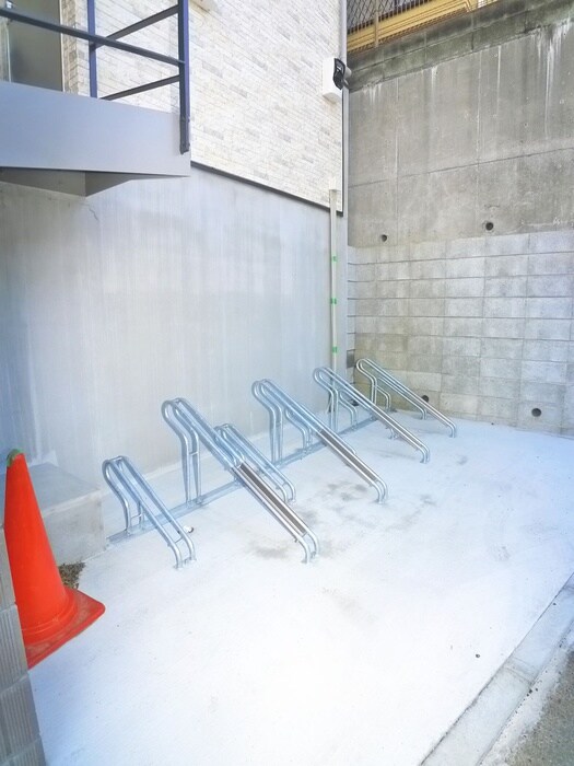 物件外観写真5　(駐輪場)