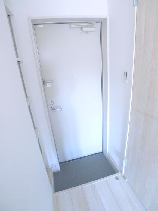 物件内観写真16　(玄関)