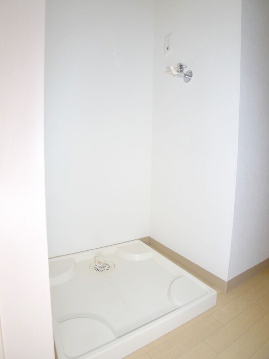 物件内観写真18　(洗濯機置場)