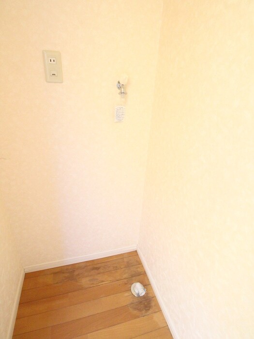 物件内観写真13　(洗濯機置場)