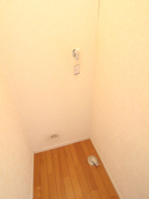 物件内観写真13　(洗濯機置場)