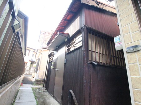 中区寺久保貸家外観写真