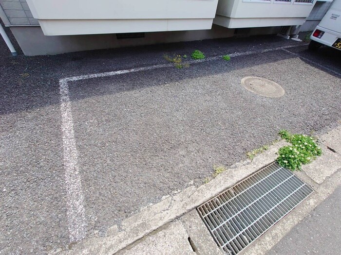 物件外観写真3　(駐車場)