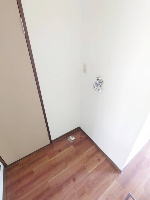 物件内観写真12　(洗濯機置場)