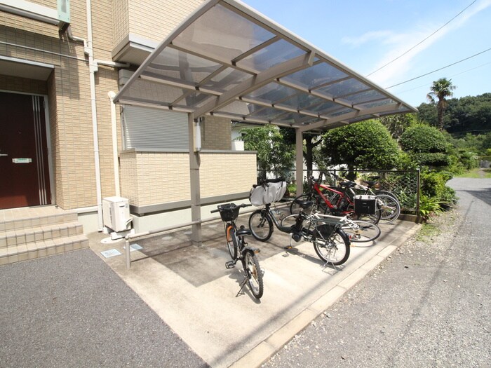 物件外観写真4　(駐輪場)