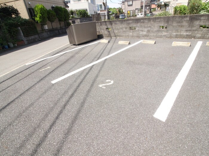 物件外観写真5　(駐車場)