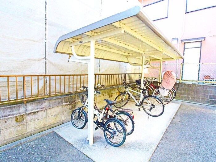 物件外観写真5　(駐輪場)