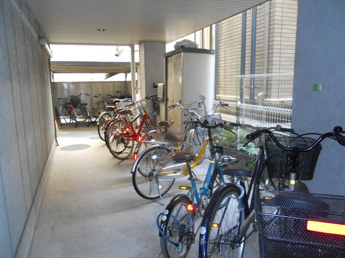 物件外観写真3　(駐輪場)