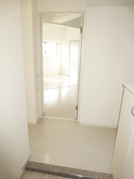 物件内観写真7　(玄関)