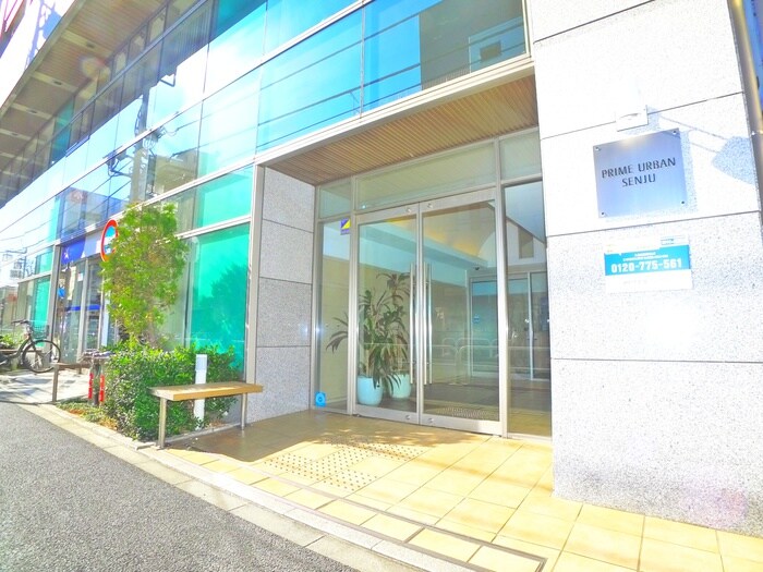 物件外観写真3　(エントランス部分)