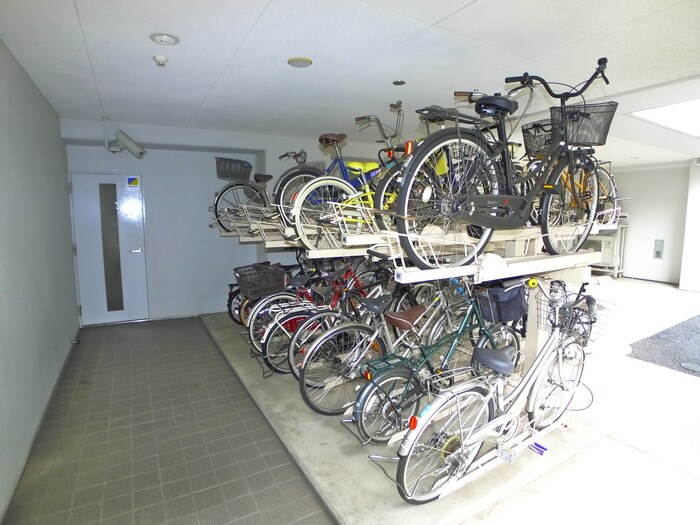 物件外観写真5　(駐輪場)