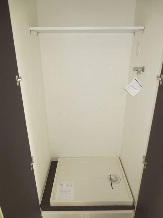 物件内観写真12　(洗濯機置場)