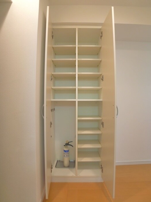 物件内観写真16　(靴箱)