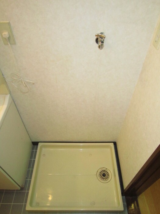 物件内観写真15　(洗濯機置場)