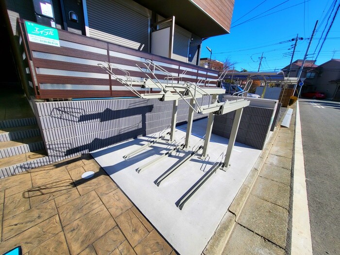 物件外観写真3　(駐輪場)