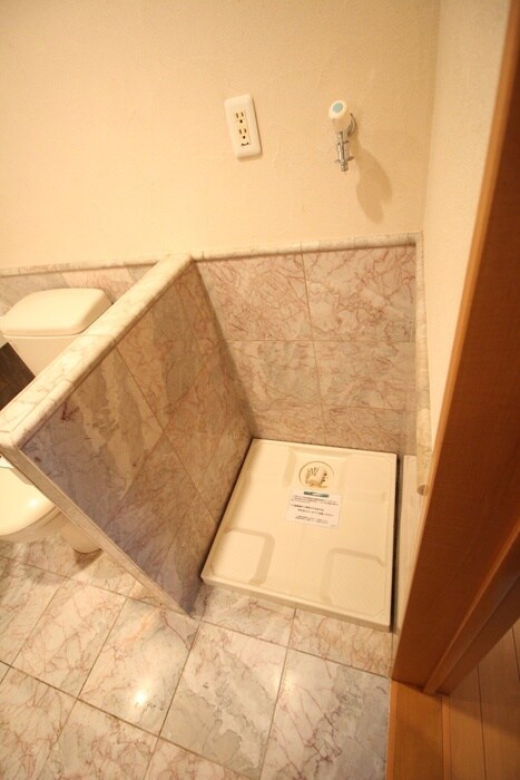 物件内観写真12　(洗濯機置場)