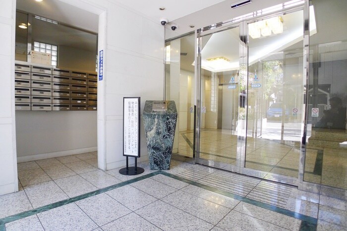 物件外観写真3　(エントランス部分)