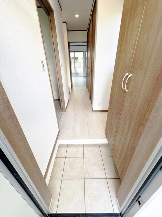 物件内観写真7　(玄関)