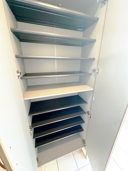 物件内観写真8　(靴箱)