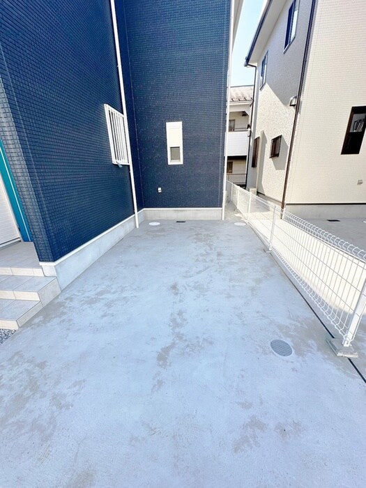 物件外観写真3　(駐車場)