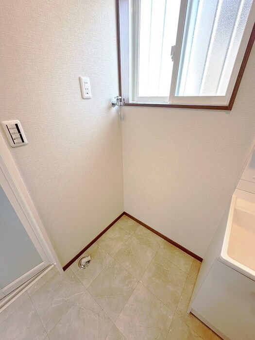 物件内観写真11　(洗濯機置場)