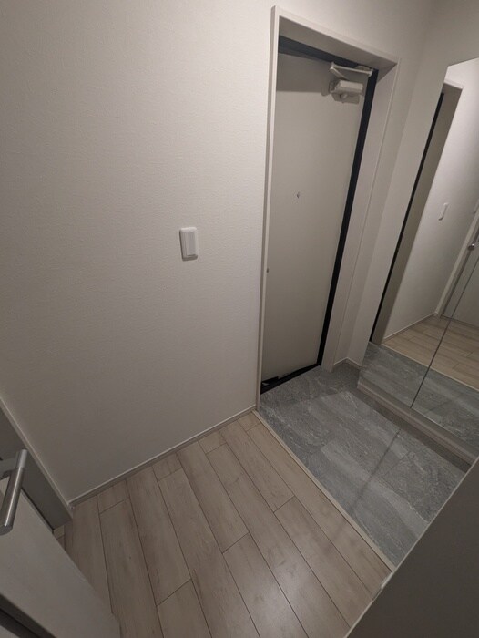 物件内観写真13　(玄関)