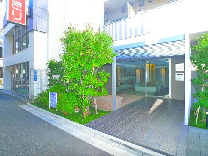 物件外観写真3　(エントランス部分)