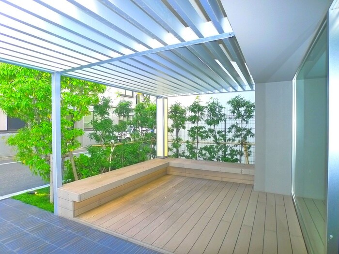 物件外観写真4　(エントランス部分)