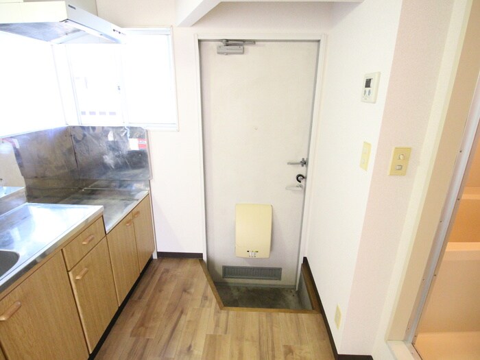 物件内観写真11　(玄関)