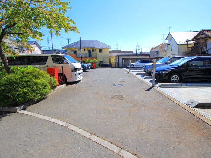 物件外観写真4　(駐車場)