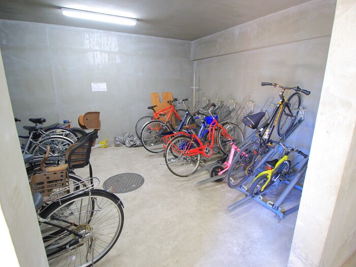 物件外観写真6　(駐輪場)