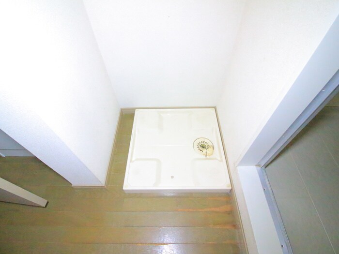 物件内観写真13　(洗濯機置場)