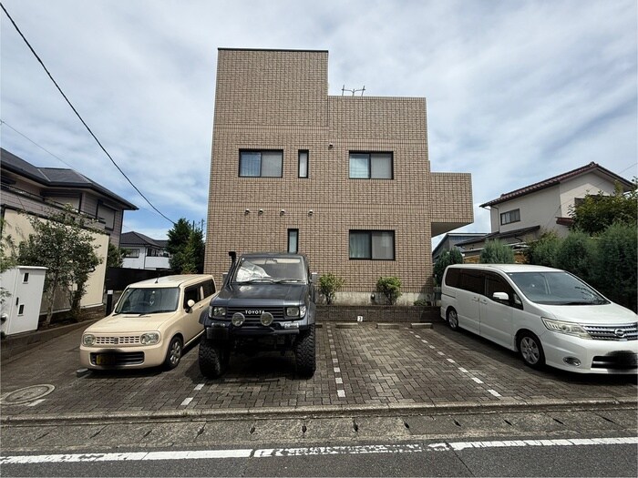 物件外観写真5　(駐車場)